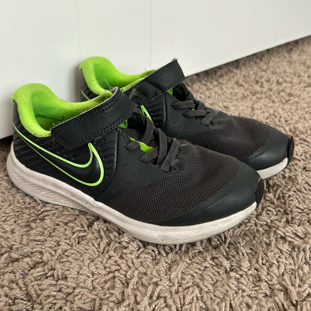 Boys Nike Velcro shoes